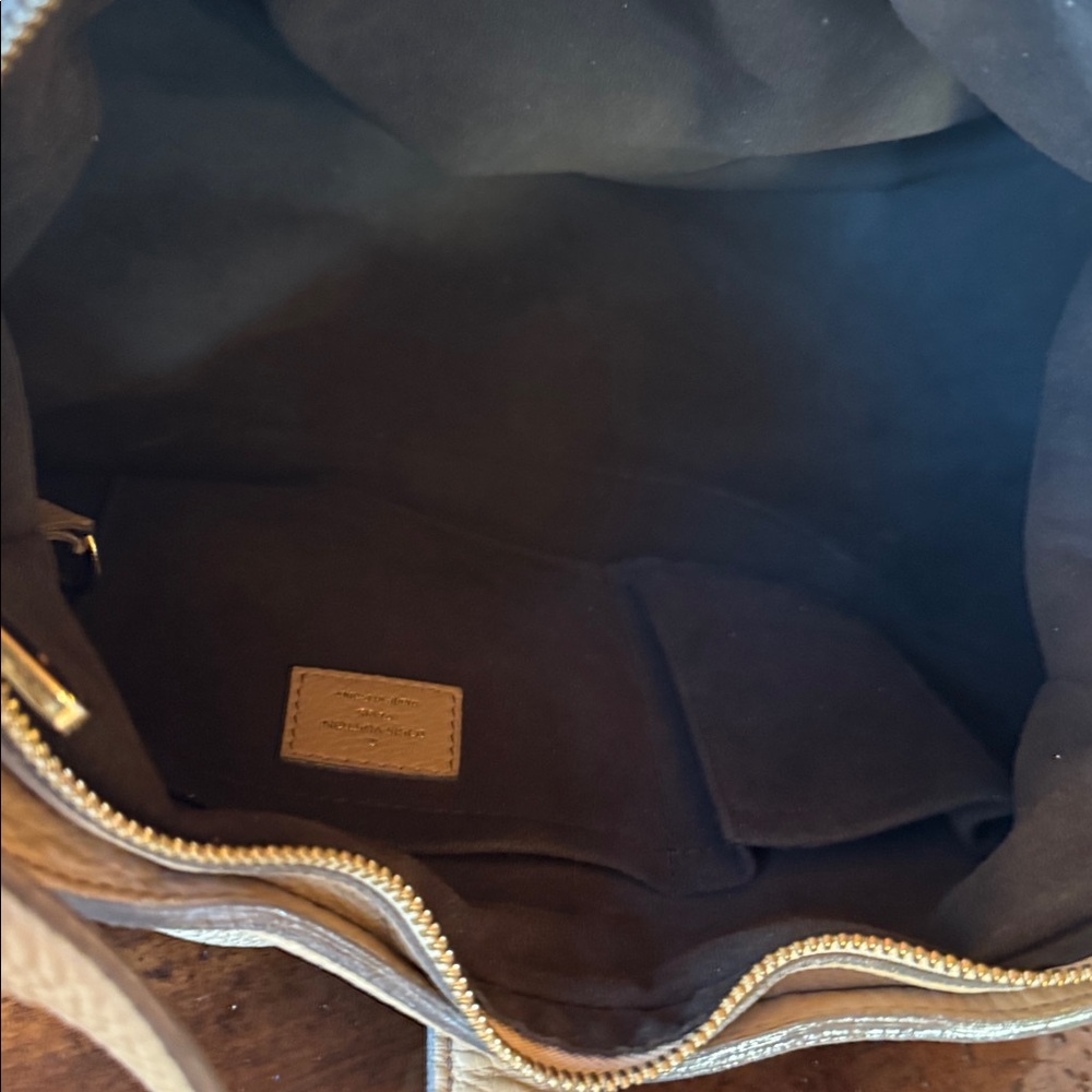 Louis‎ Vuitton Monogram Mahina XS Shoulder bag - Picture 8 of 12